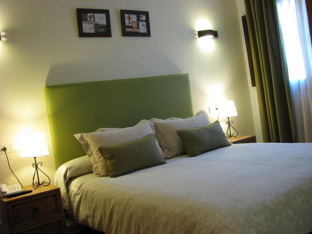 Aparthotel Sarrato Сальєнт-де-Гальєго Екстер'єр фото
